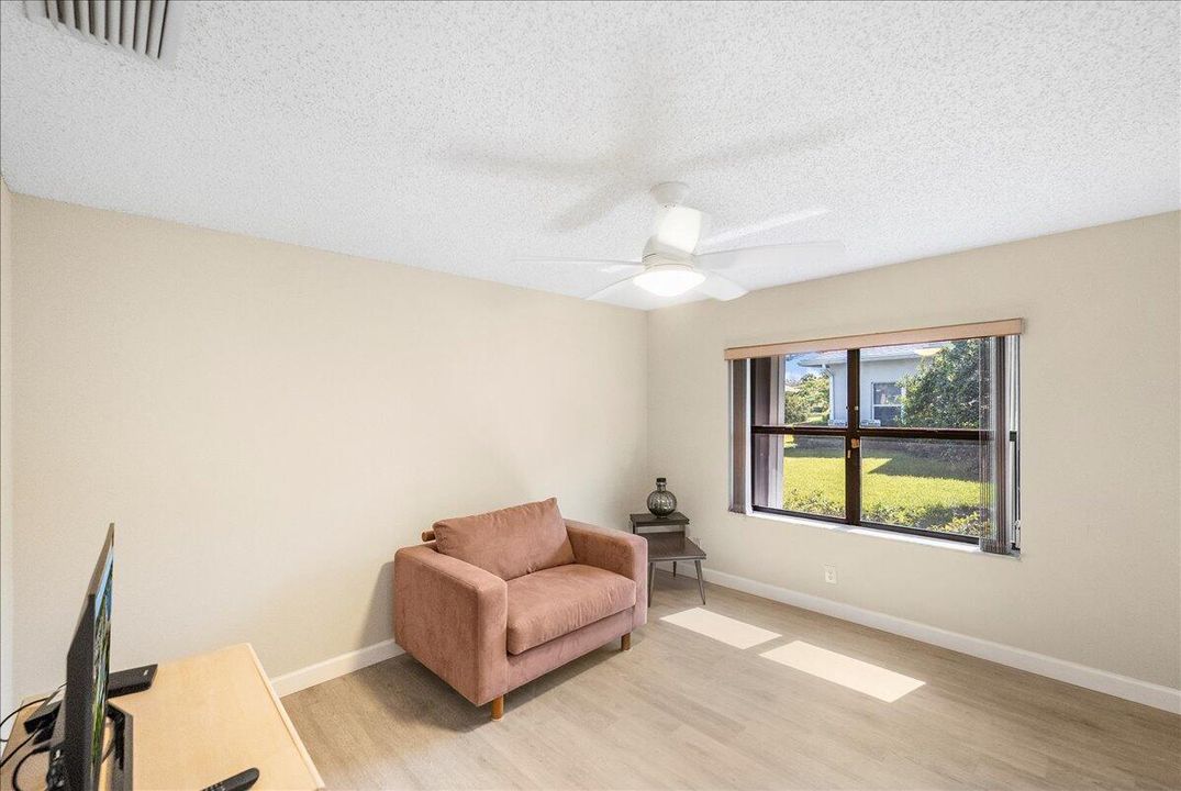 For Sale: $219,900 (2 beds, 2 baths, 1409 Square Feet)