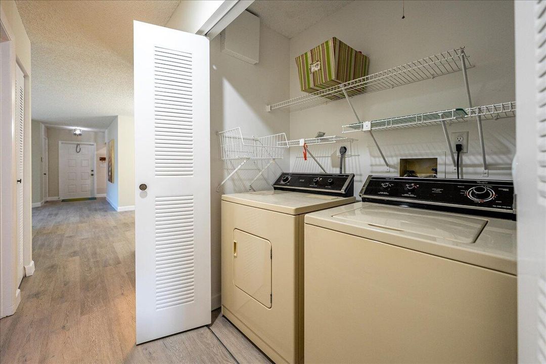 For Sale: $219,900 (2 beds, 2 baths, 1409 Square Feet)