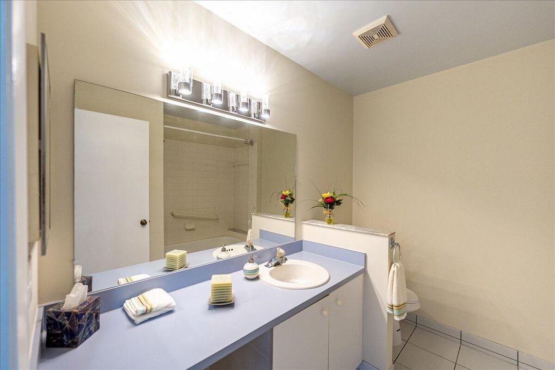 For Sale: $219,900 (2 beds, 2 baths, 1409 Square Feet)