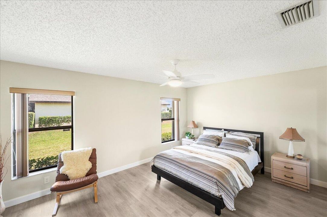 For Sale: $219,900 (2 beds, 2 baths, 1409 Square Feet)