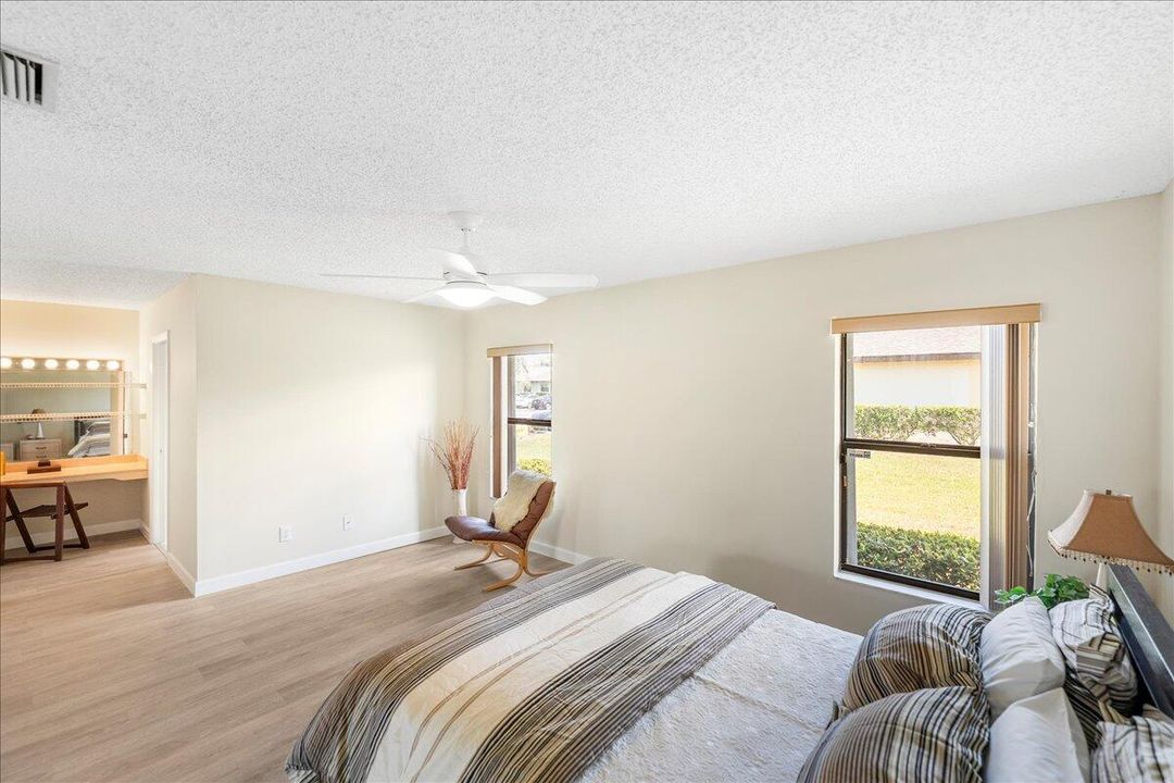 For Sale: $219,900 (2 beds, 2 baths, 1409 Square Feet)