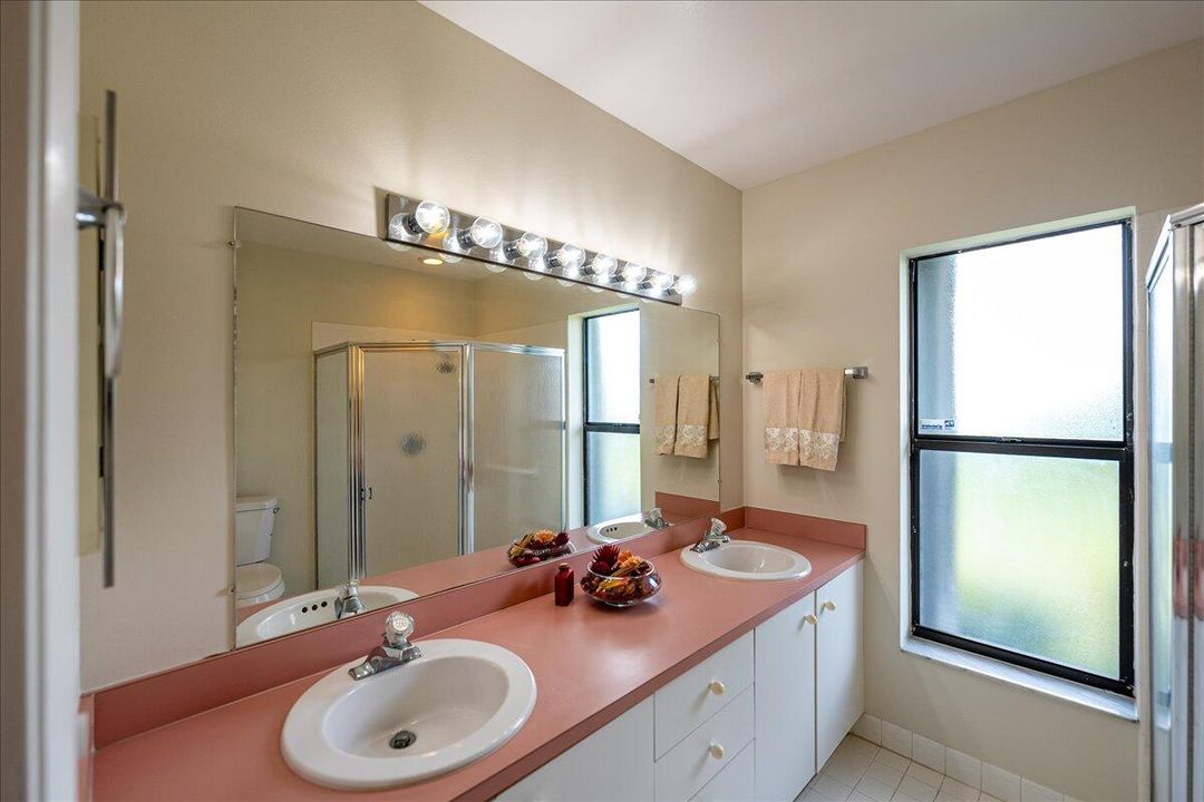 For Sale: $219,900 (2 beds, 2 baths, 1409 Square Feet)