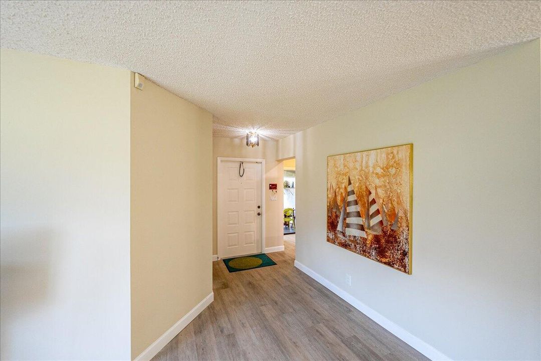 For Sale: $219,900 (2 beds, 2 baths, 1409 Square Feet)