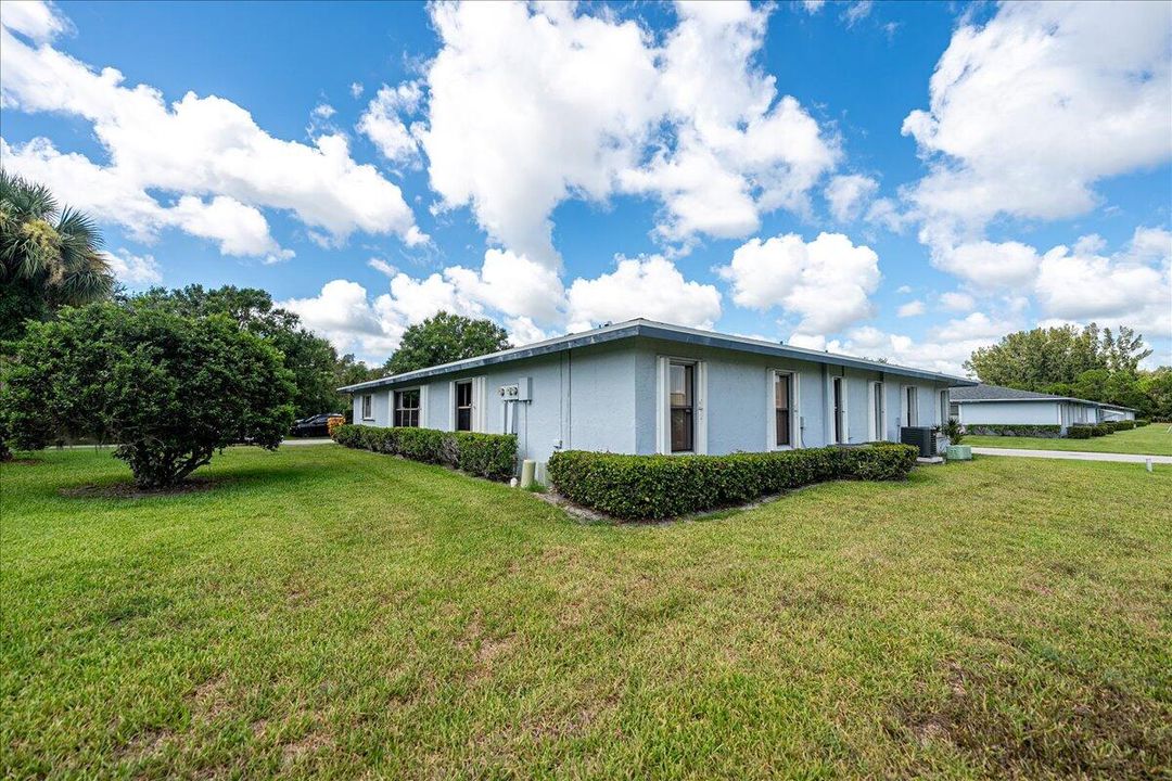 For Sale: $219,900 (2 beds, 2 baths, 1409 Square Feet)