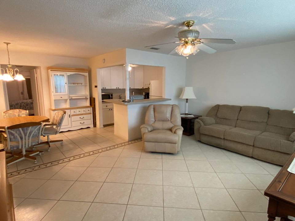 Active With Contract: $100,000 (1 beds, 1 baths, 646 Square Feet)