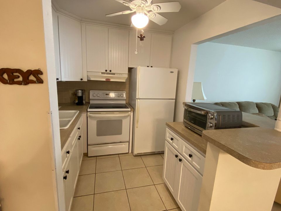 Active With Contract: $100,000 (1 beds, 1 baths, 646 Square Feet)