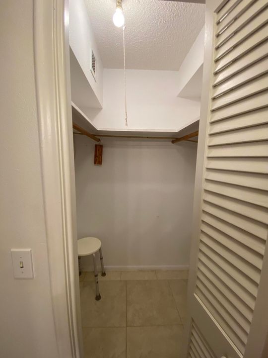 Active With Contract: $100,000 (1 beds, 1 baths, 646 Square Feet)