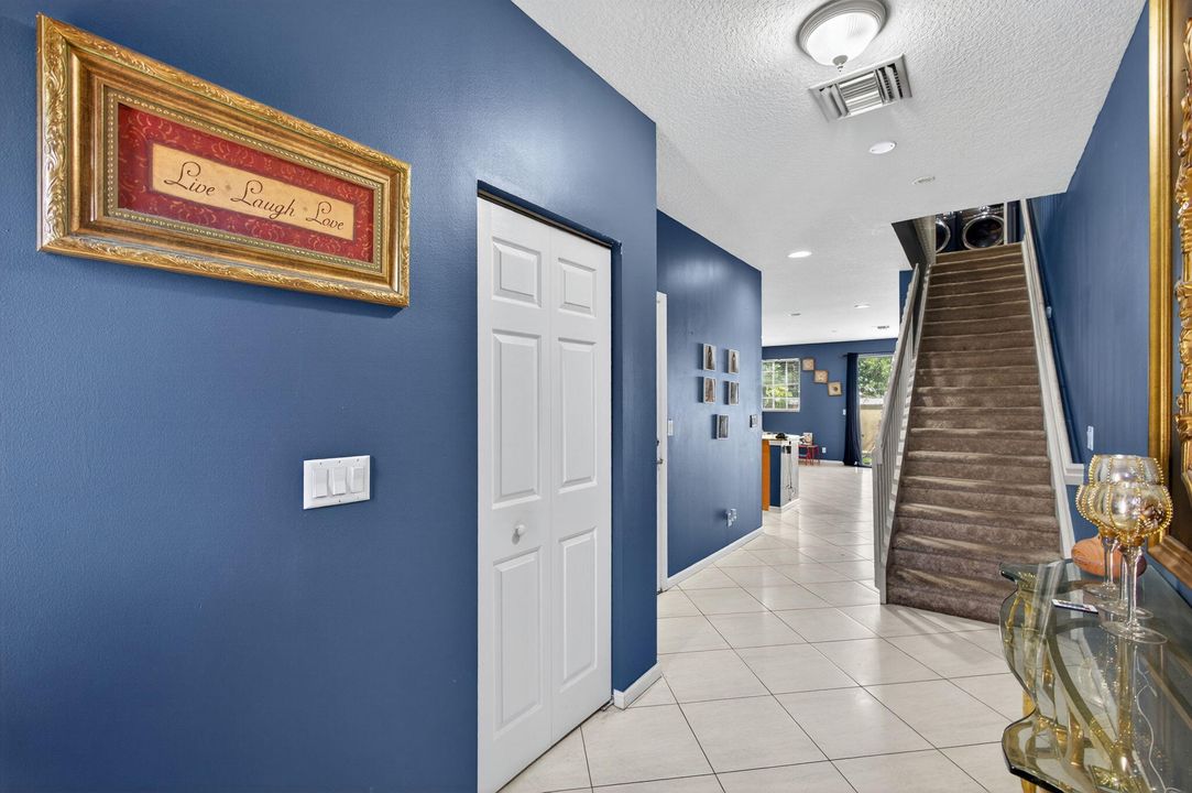 待售: $365,000 (3 贝兹, 2 浴室, 1715 平方英尺)