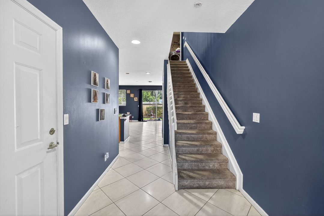 待售: $365,000 (3 贝兹, 2 浴室, 1715 平方英尺)