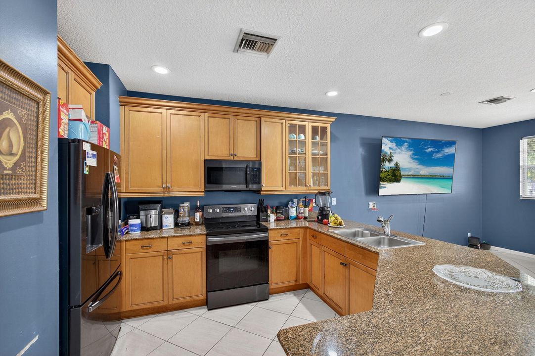 待售: $365,000 (3 贝兹, 2 浴室, 1715 平方英尺)