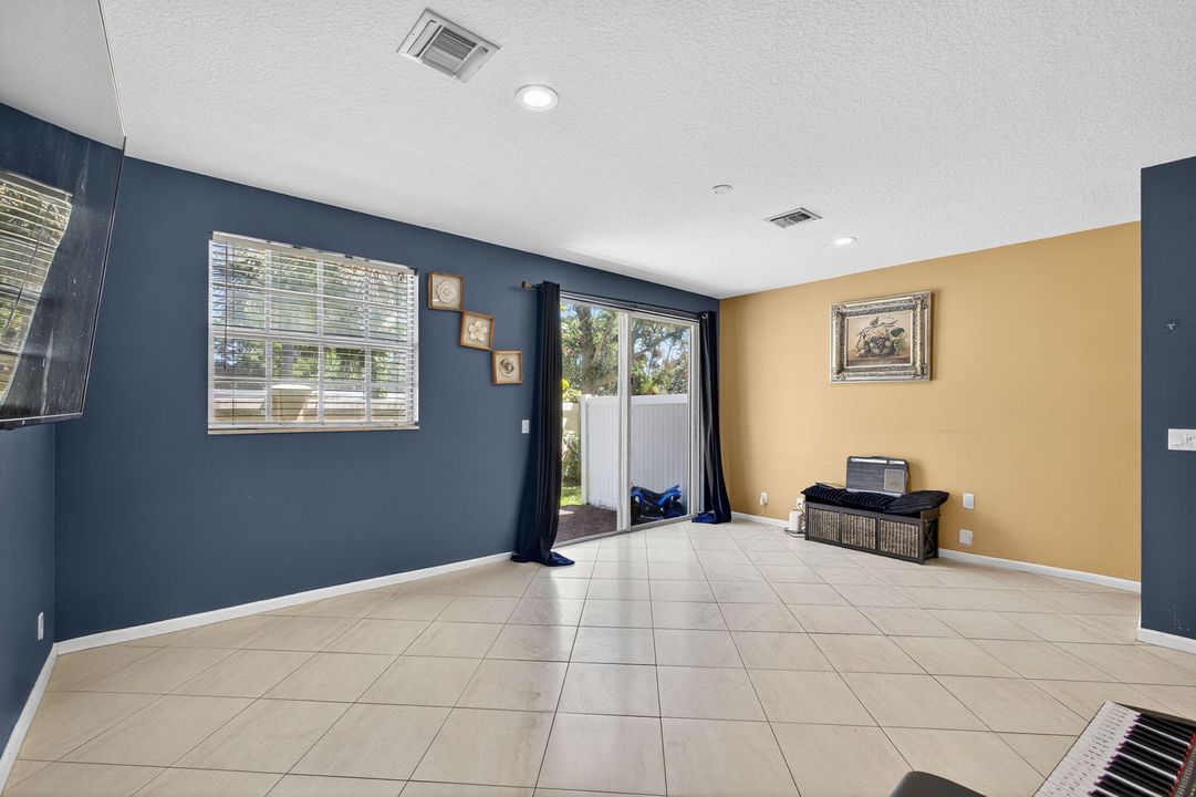 待售: $365,000 (3 贝兹, 2 浴室, 1715 平方英尺)