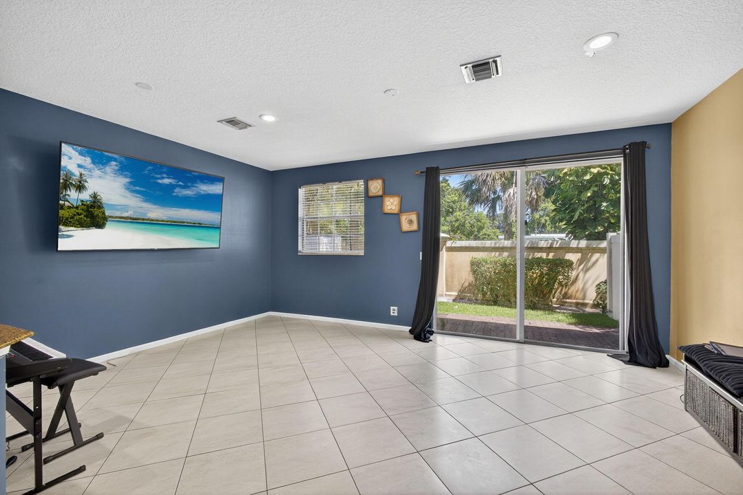 待售: $365,000 (3 贝兹, 2 浴室, 1715 平方英尺)