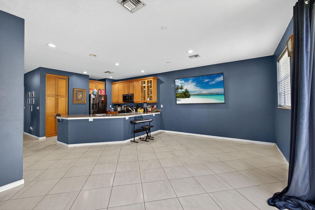 待售: $365,000 (3 贝兹, 2 浴室, 1715 平方英尺)