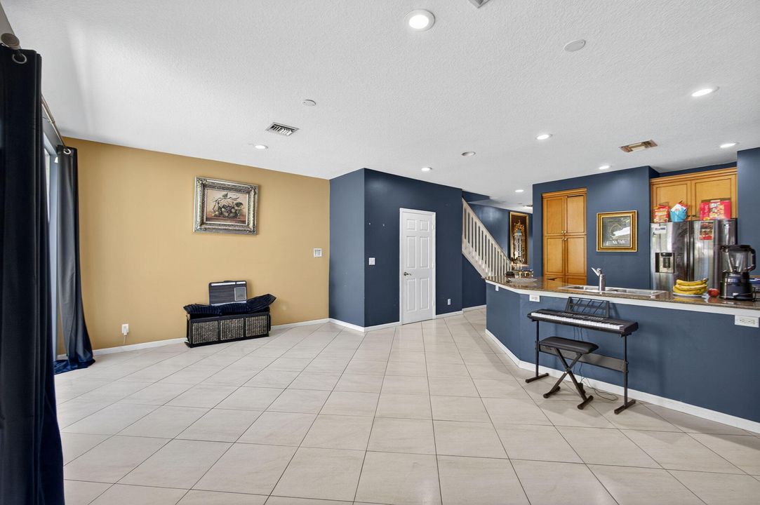 待售: $365,000 (3 贝兹, 2 浴室, 1715 平方英尺)