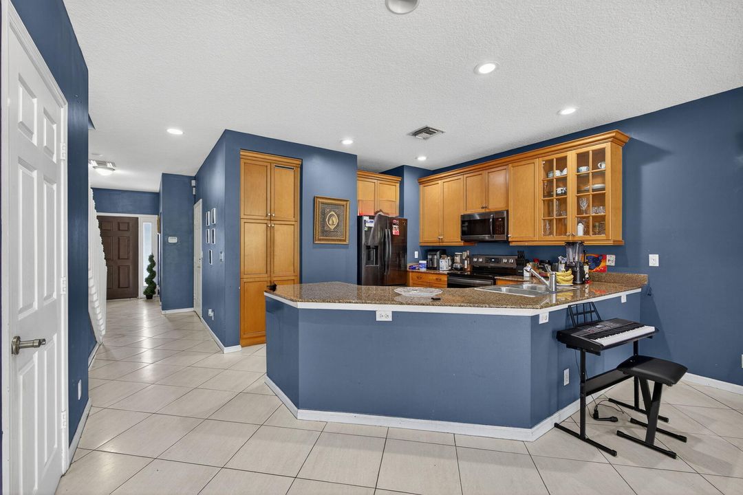 待售: $365,000 (3 贝兹, 2 浴室, 1715 平方英尺)