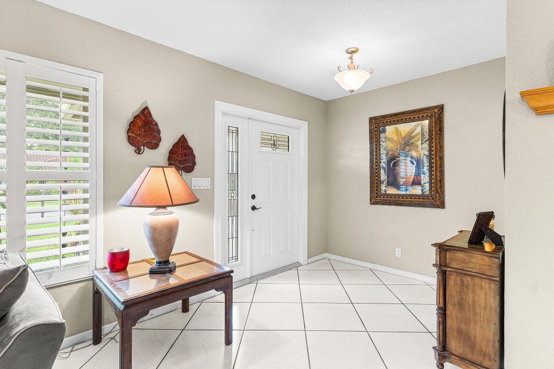 合同活跃: $970,000 (4 贝兹, 2 浴室, 2169 平方英尺)