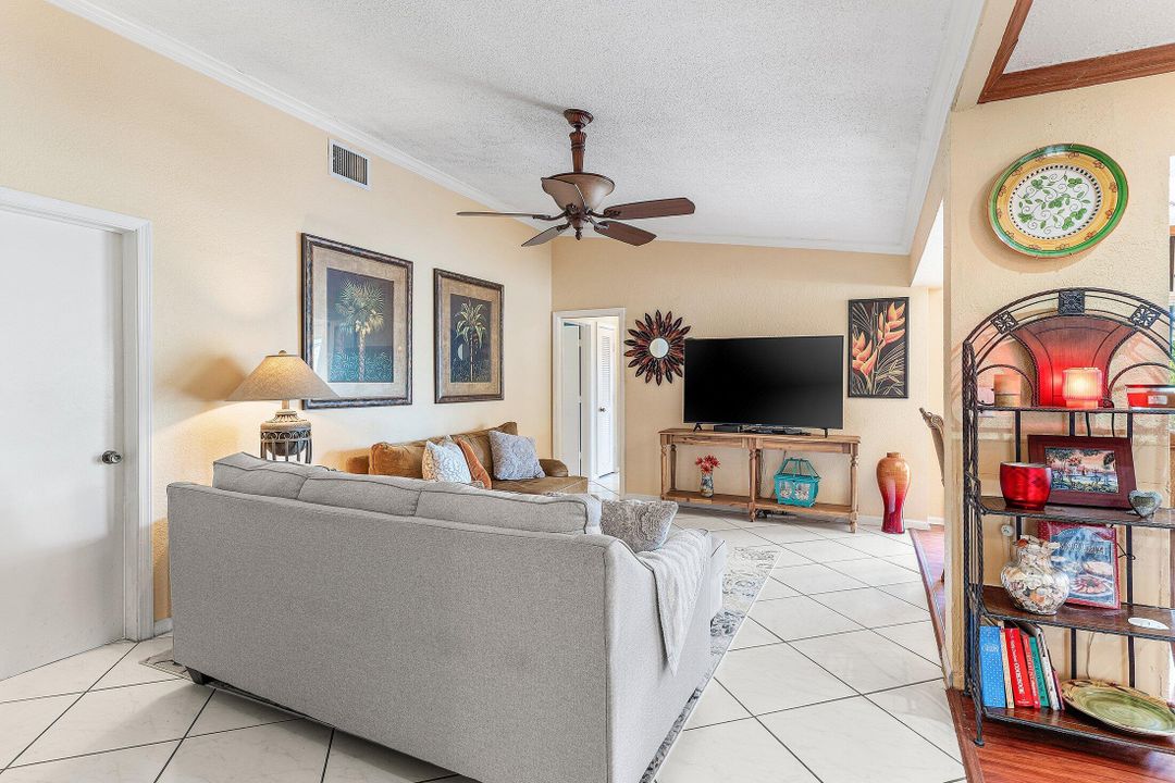 合同活跃: $970,000 (4 贝兹, 2 浴室, 2169 平方英尺)