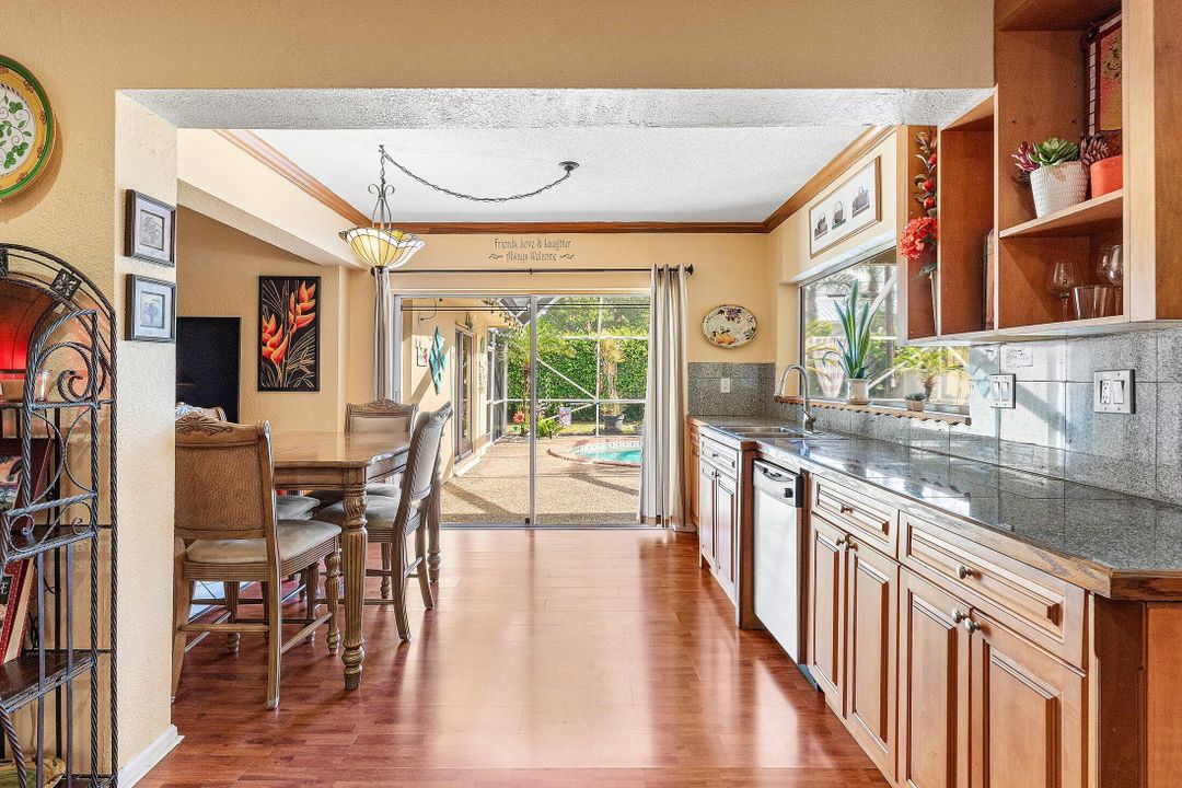 合同活跃: $970,000 (4 贝兹, 2 浴室, 2169 平方英尺)