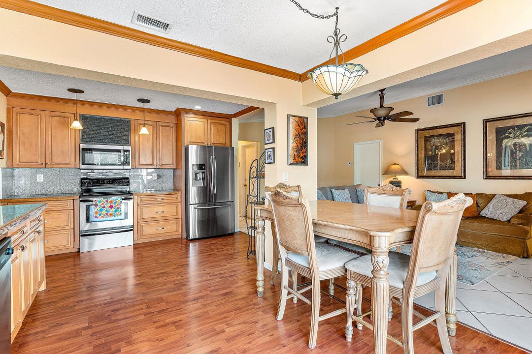 合同活跃: $970,000 (4 贝兹, 2 浴室, 2169 平方英尺)