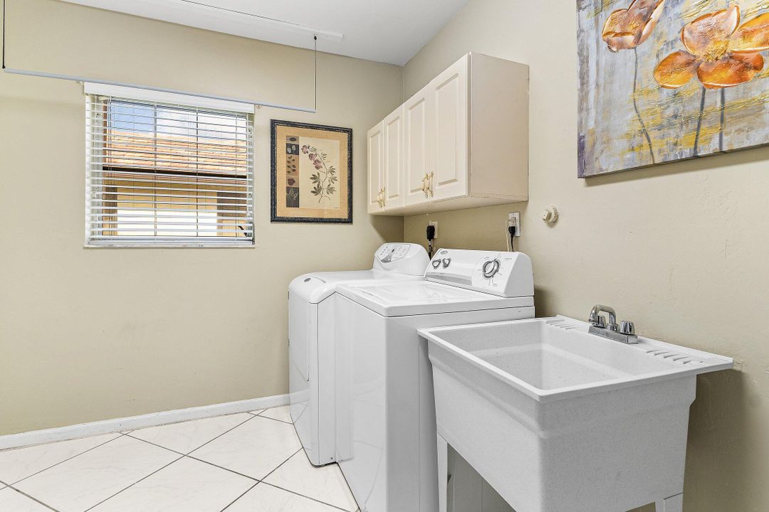 合同活跃: $970,000 (4 贝兹, 2 浴室, 2169 平方英尺)