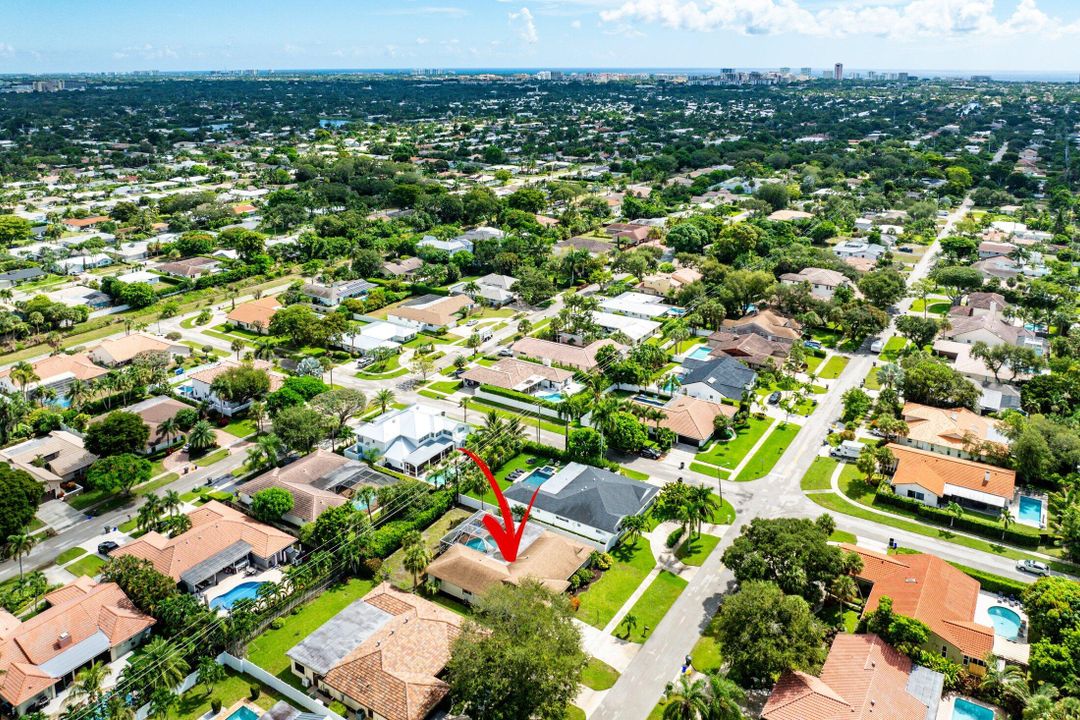 合同活跃: $970,000 (4 贝兹, 2 浴室, 2169 平方英尺)