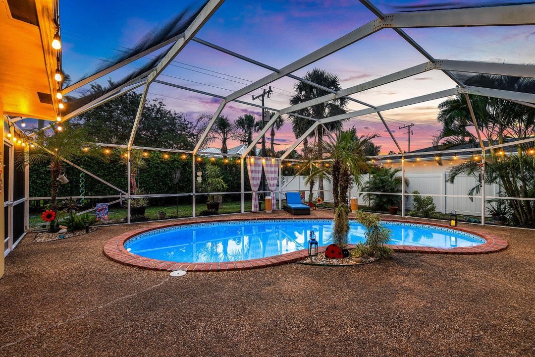 合同活跃: $970,000 (4 贝兹, 2 浴室, 2169 平方英尺)