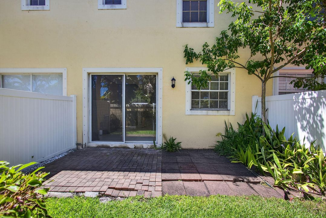 待售: $365,000 (3 贝兹, 2 浴室, 1715 平方英尺)