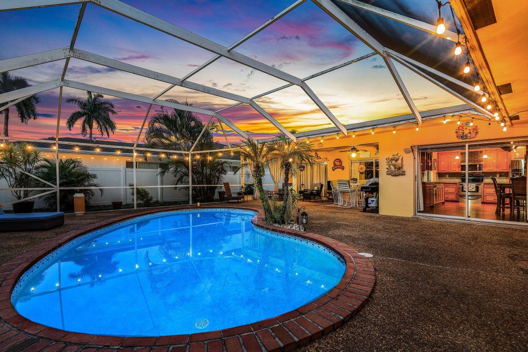 合同活跃: $970,000 (4 贝兹, 2 浴室, 2169 平方英尺)