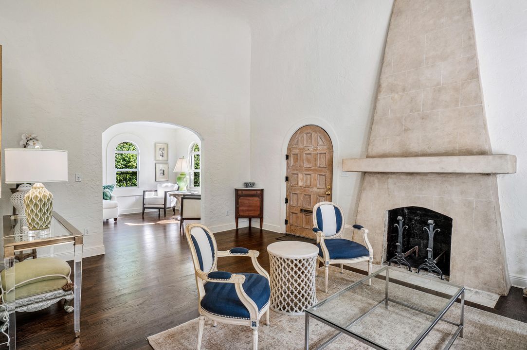 For Rent: $24,000 (3 beds, 2 baths, 2576 Square Feet)