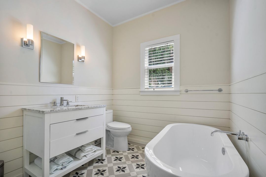 For Rent: $24,000 (3 beds, 2 baths, 2576 Square Feet)