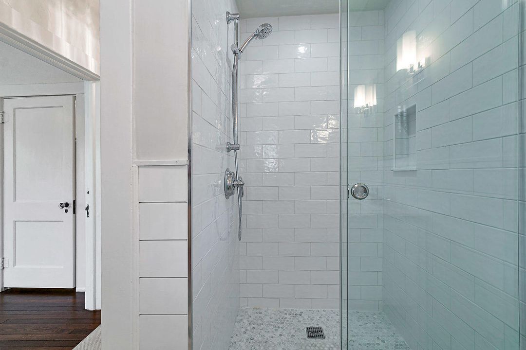 For Rent: $24,000 (3 beds, 2 baths, 2576 Square Feet)