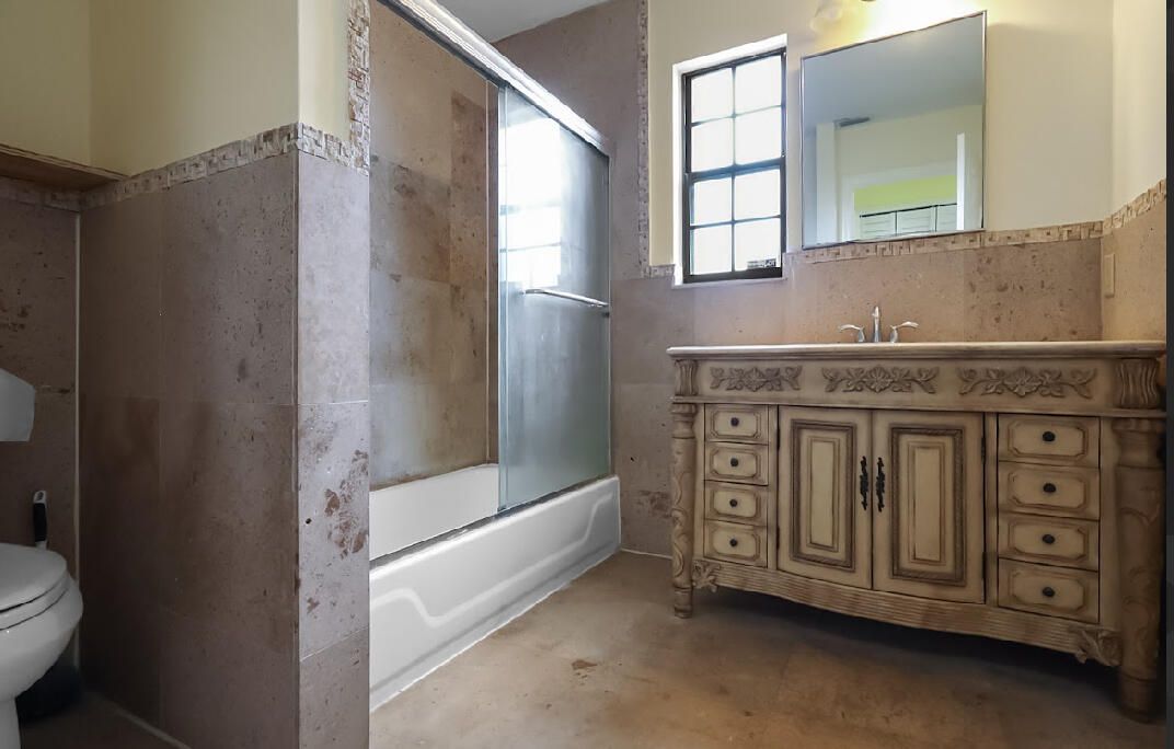 合同活跃: $675,000 (4 贝兹, 3 浴室, 2487 平方英尺)