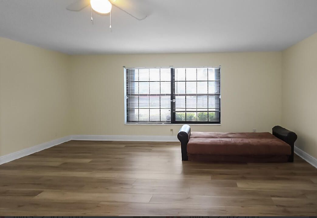 合同活跃: $675,000 (4 贝兹, 3 浴室, 2487 平方英尺)