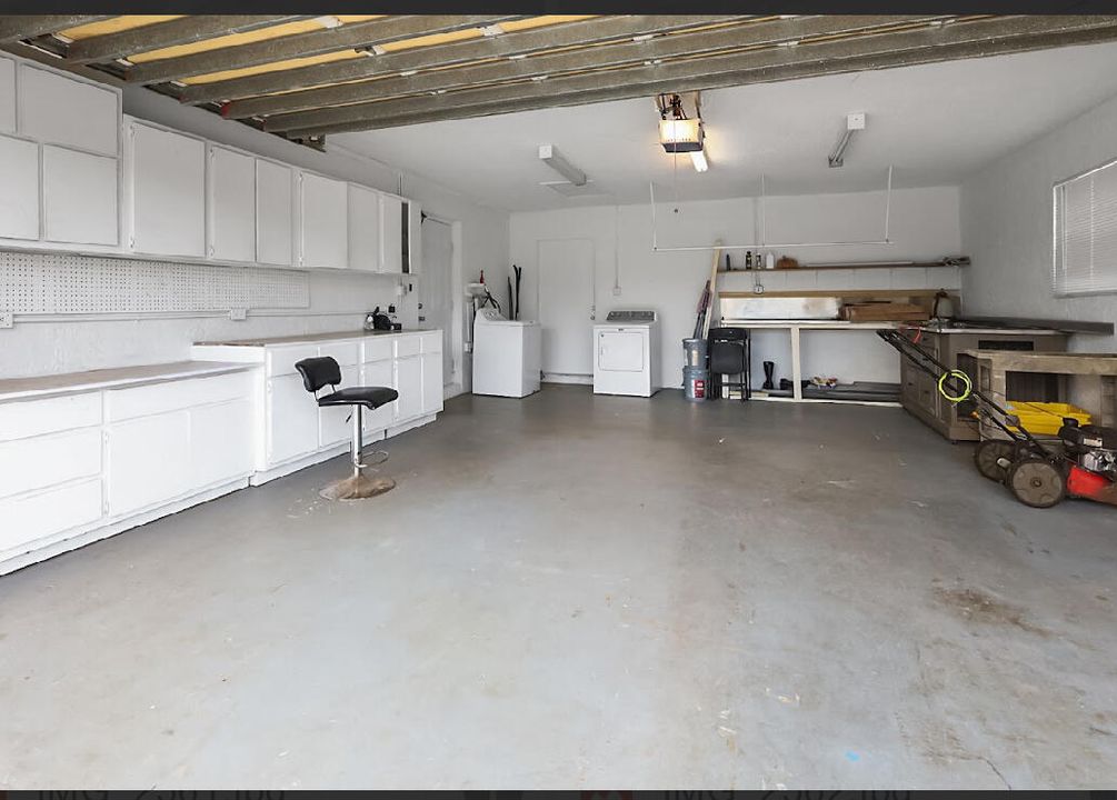 合同活跃: $675,000 (4 贝兹, 3 浴室, 2487 平方英尺)