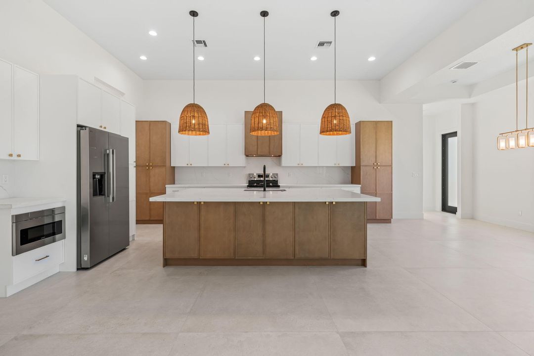 For Sale: $799,000 (4 beds, 3 baths, 2460 Square Feet)