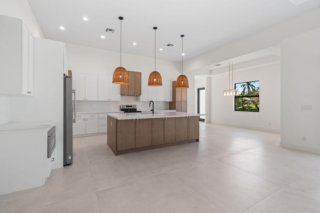 For Sale: $799,000 (4 beds, 3 baths, 2460 Square Feet)