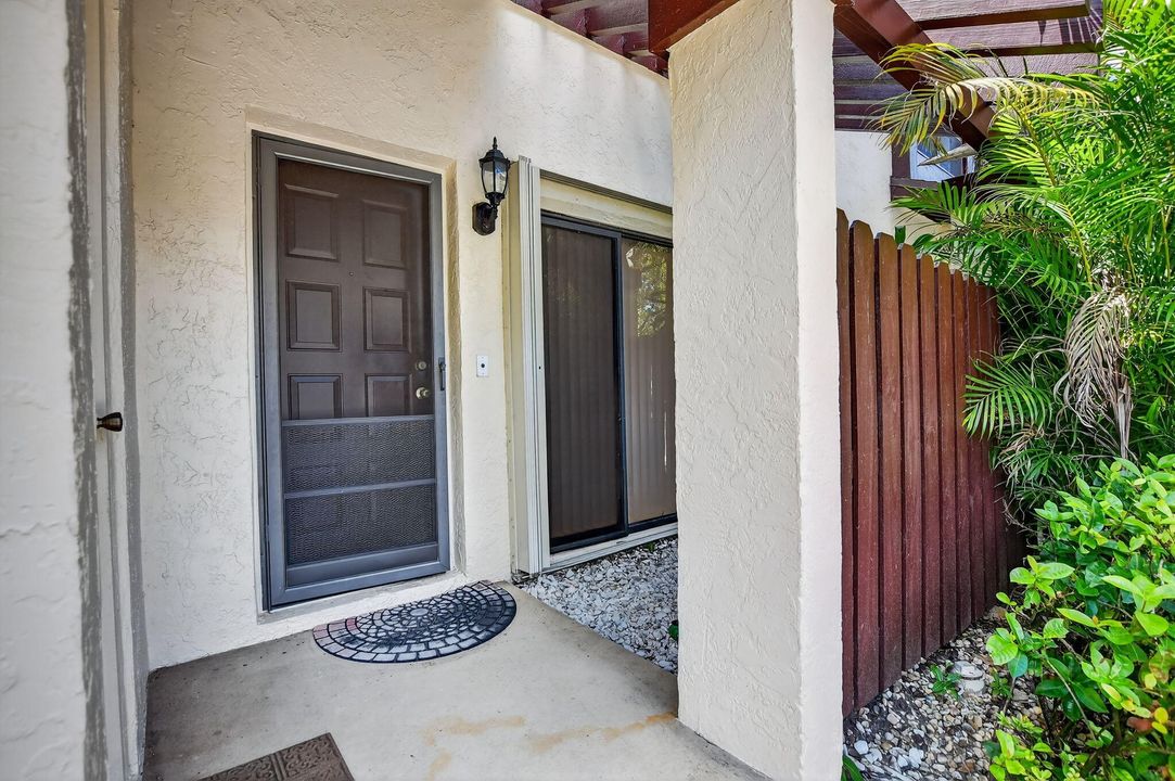 For Sale: $350,000 (2 beds, 2 baths, 1406 Square Feet)