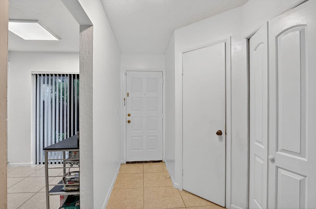 For Sale: $350,000 (2 beds, 2 baths, 1406 Square Feet)