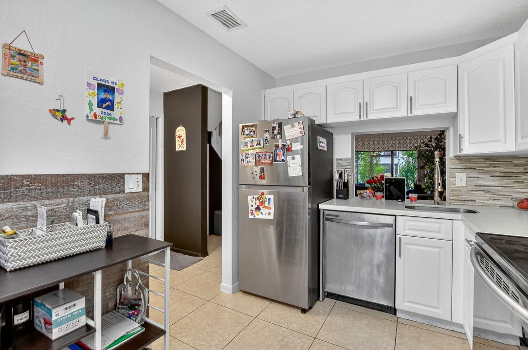 For Sale: $350,000 (2 beds, 2 baths, 1406 Square Feet)