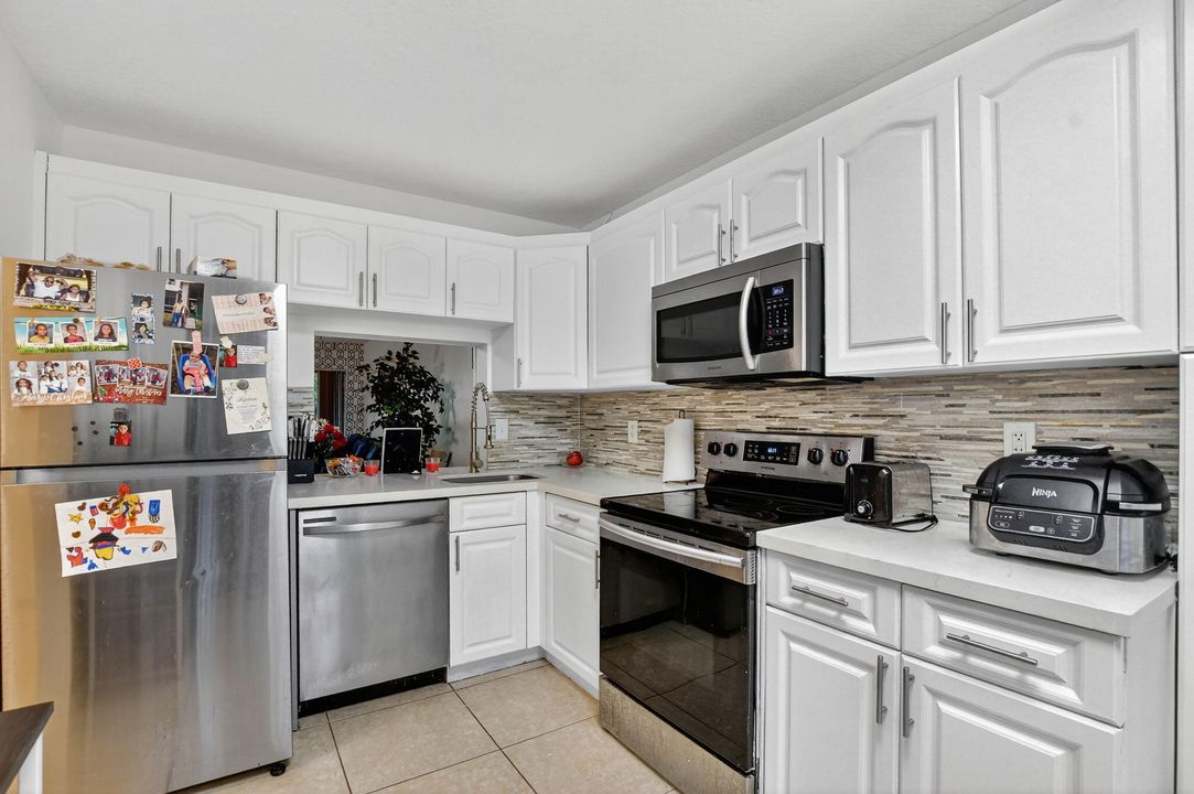 For Sale: $350,000 (2 beds, 2 baths, 1406 Square Feet)