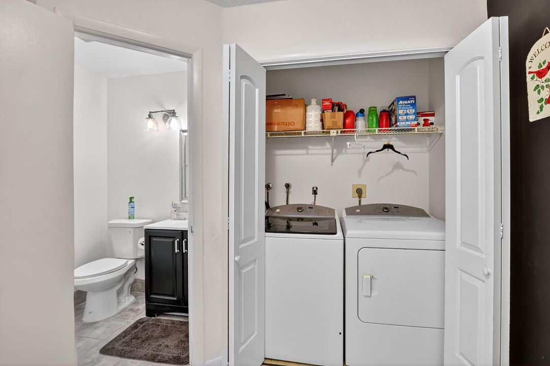 For Sale: $350,000 (2 beds, 2 baths, 1406 Square Feet)