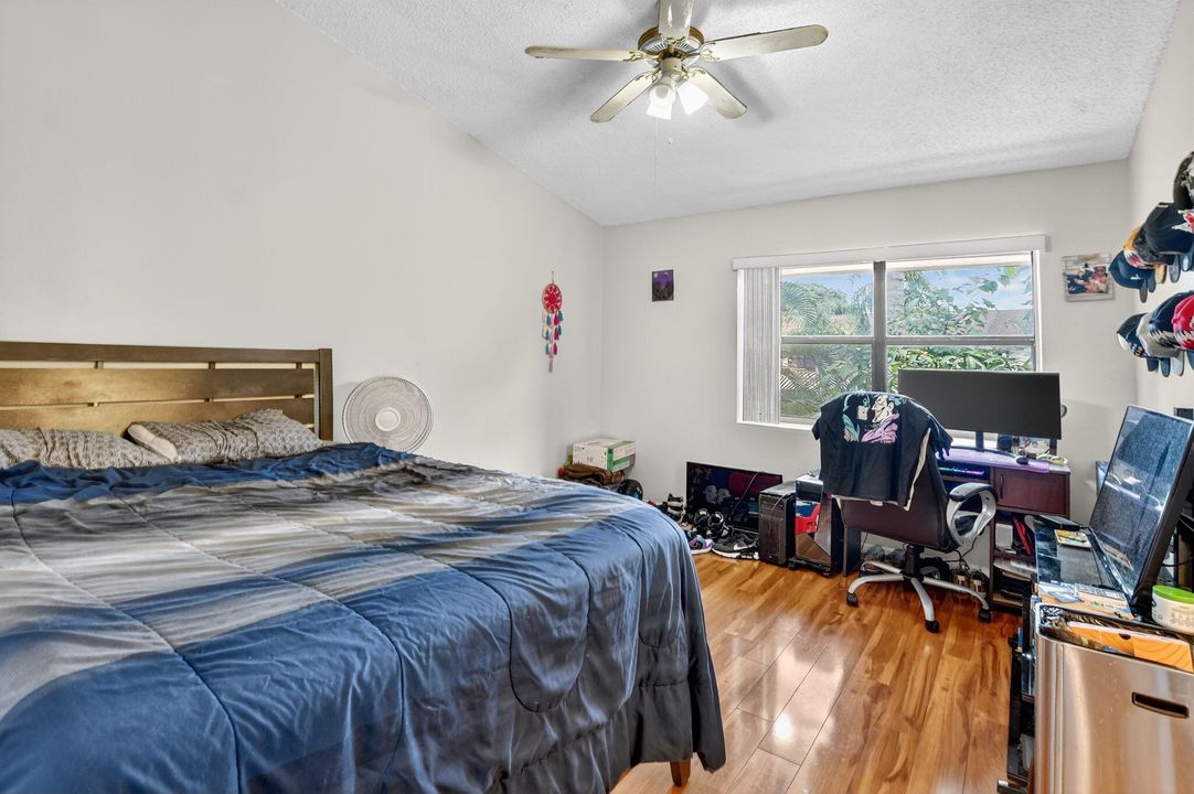 For Sale: $350,000 (2 beds, 2 baths, 1406 Square Feet)