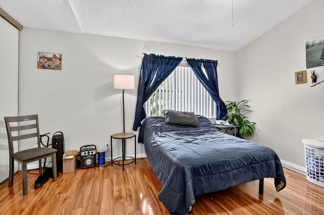 For Sale: $350,000 (2 beds, 2 baths, 1406 Square Feet)