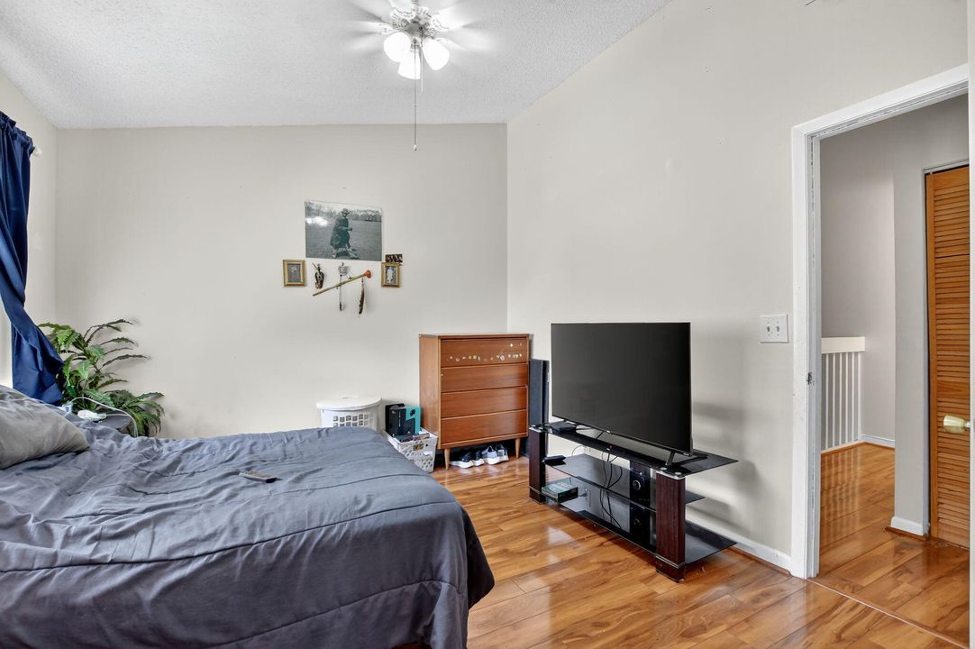 For Sale: $350,000 (2 beds, 2 baths, 1406 Square Feet)