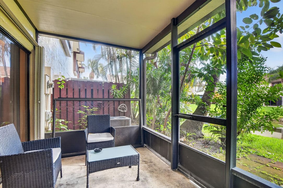 For Sale: $350,000 (2 beds, 2 baths, 1406 Square Feet)