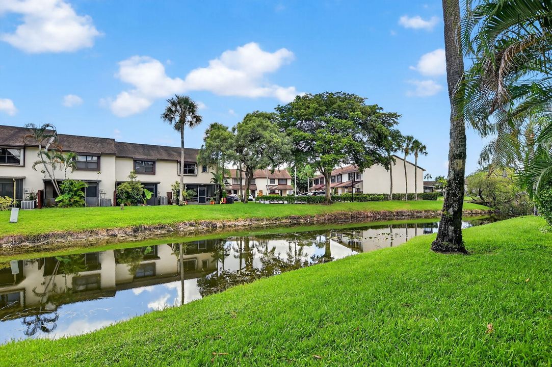 For Sale: $350,000 (2 beds, 2 baths, 1406 Square Feet)