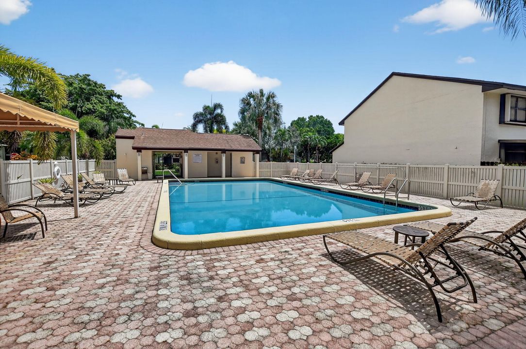 For Sale: $350,000 (2 beds, 2 baths, 1406 Square Feet)