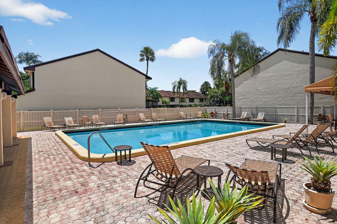 For Sale: $350,000 (2 beds, 2 baths, 1406 Square Feet)