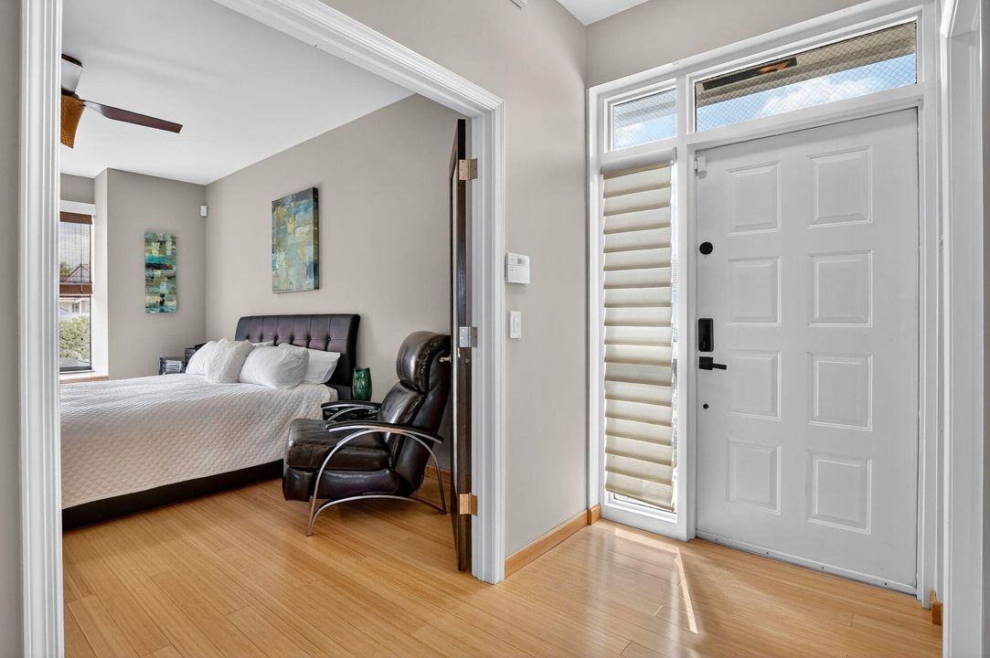 合同活跃: $125,000 (1 贝兹, 1 浴室, 1104 平方英尺)