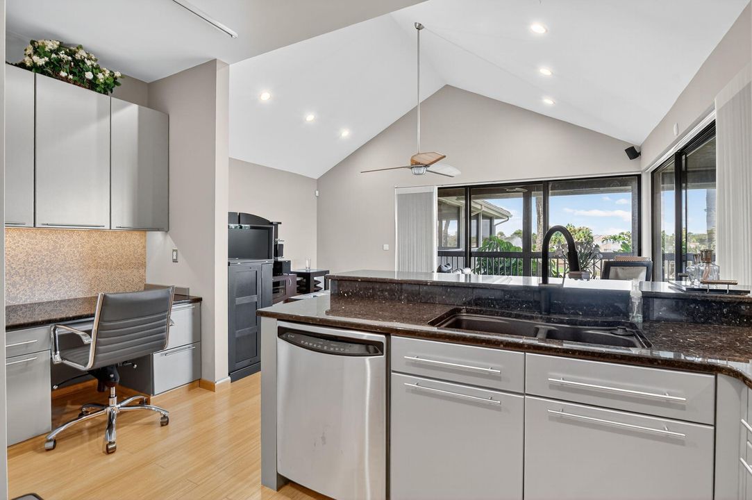 合同活跃: $125,000 (1 贝兹, 1 浴室, 1104 平方英尺)